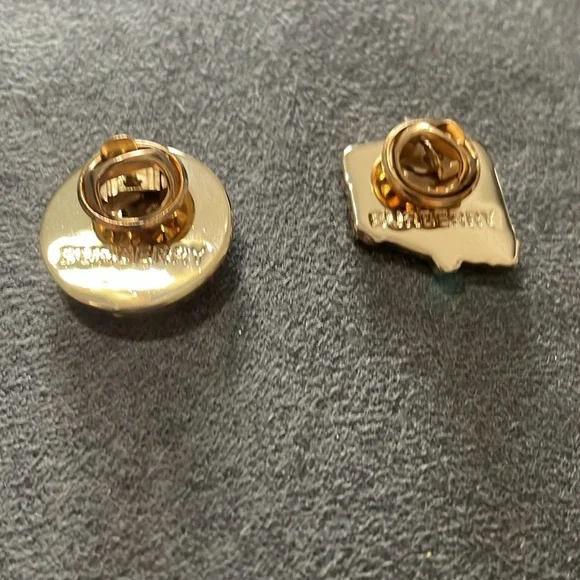 Burberry pins. Excellent condition - Picture 5 of 7